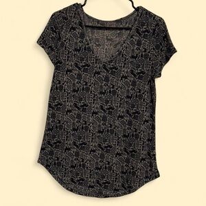 Mudd Tribal/Nature Design V-Neck